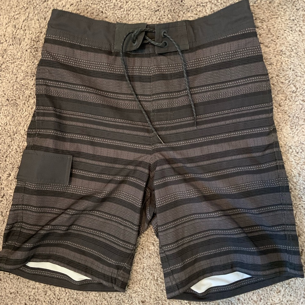 Men’s black 9 inch seam swim trunks